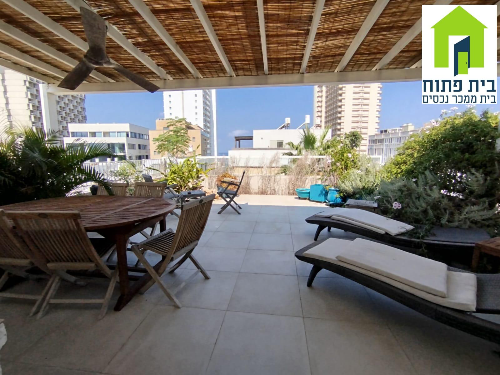 For sale 5-room penthouse on Arnon Street