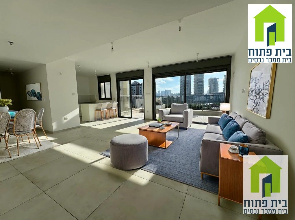Mini penthouse in Ramat Gan Mini penthouse in Ramat Gan